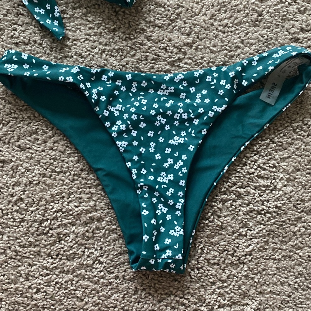 Bathing suit - Picture 3 of 4